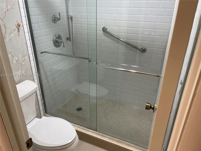 Building Photo - 625 Biltmore Way