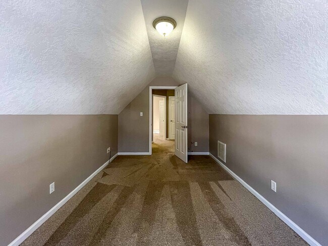 Building Photo - Spacious Four-Bedroom in Candler