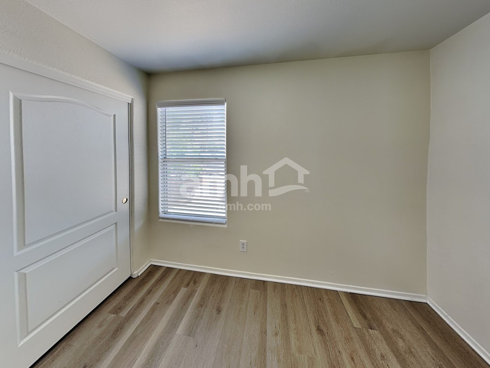 Building Photo - 2017 N 128th Dr