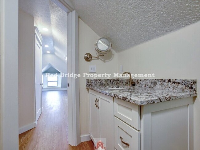 Building Photo - 5022 NE 23rd Ave