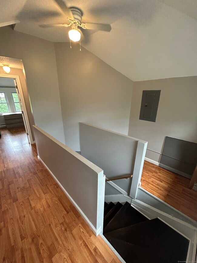 Building Photo - 647 E Main St