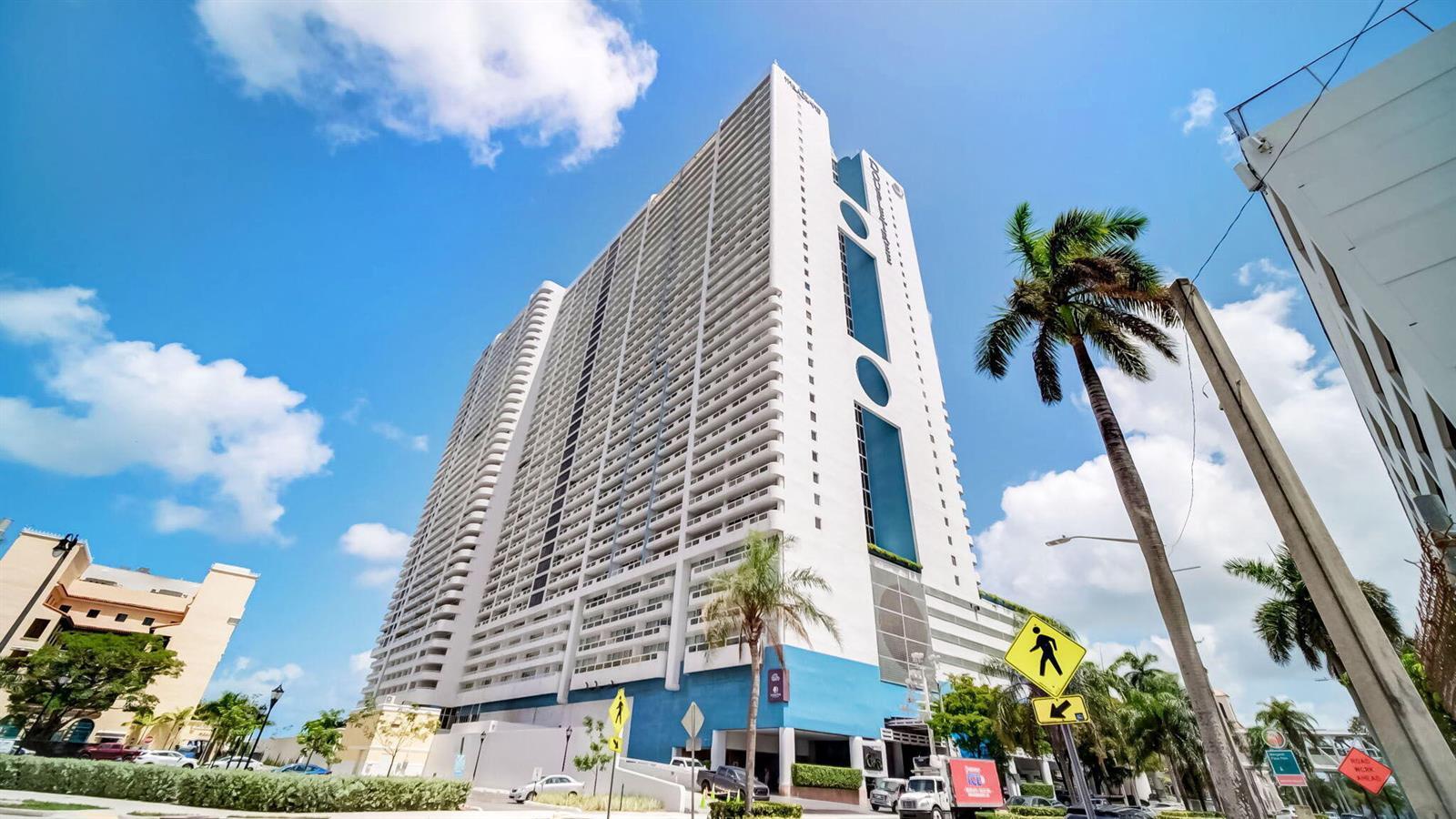Building Photo - 1717 N Bayshore Dr