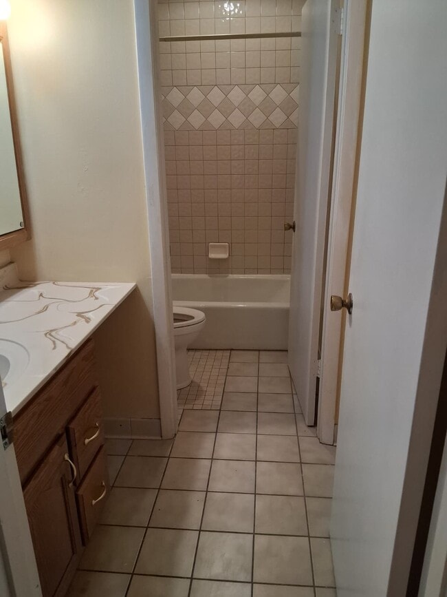 Building Photo - 2275 N Cable Rd