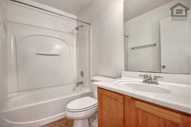 Building Photo - 3Bed/2Bath House in Buckeye! Move-In Ready on 08/06/2026!