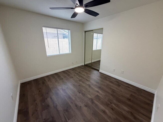 Building Photo - 1244 E Susan Ln