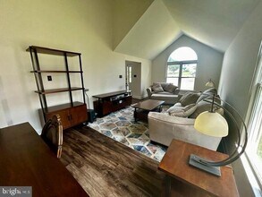 Building Photo - 4574 White Oak Ln