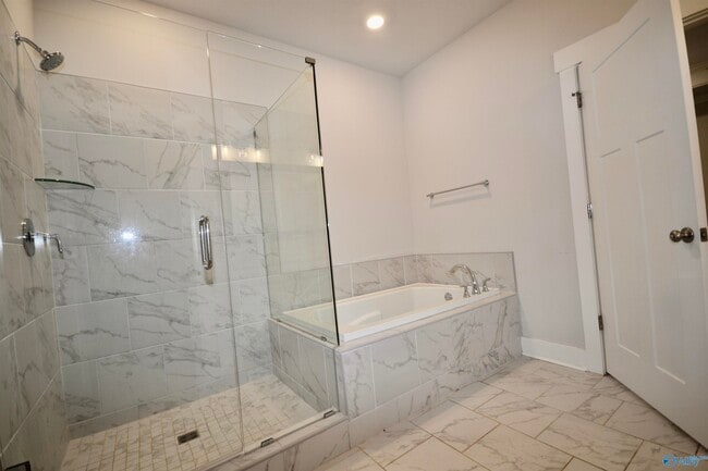 Building Photo - 151 Rugby Dr