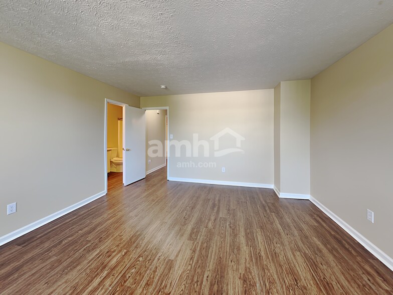 Building Photo - 543 Grabill Dr