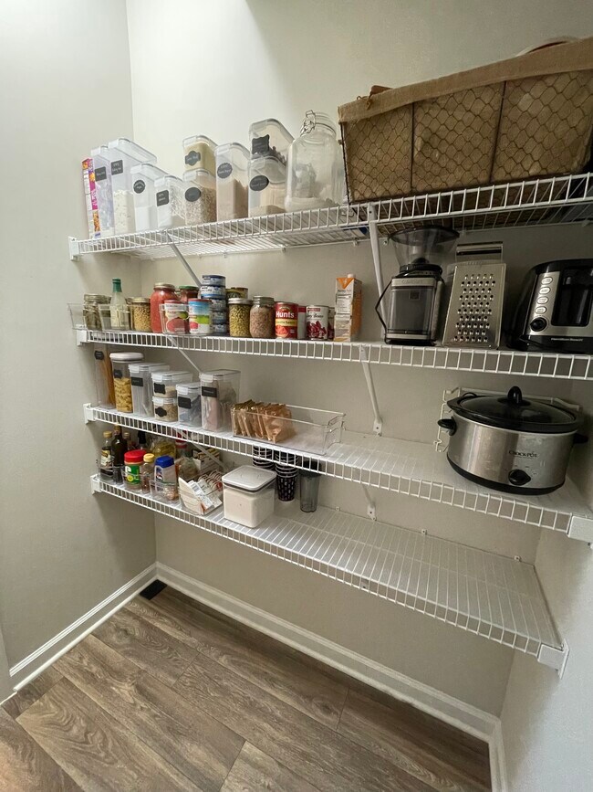 Building Photo - 108 Jersey Ln