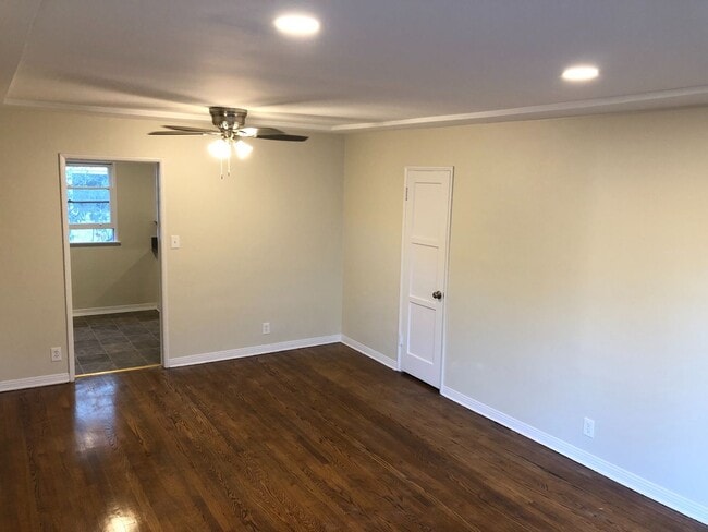 Interior Photo - 1945 Glendon Avenue