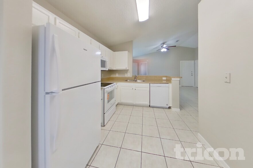 Building Photo - 3215 Boynton Dr
