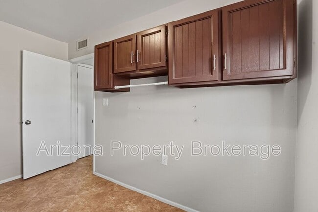 Building Photo - 2634 E Billings St