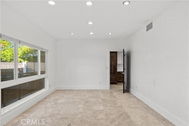 Building Photo - 16544 Park Ln Dr
