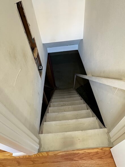 Building Photo - 178 Storey Ave