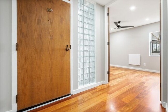 Building Photo - Stunning ALKI WATERFRONT Condo Overlooking Majestic Puget Sound!