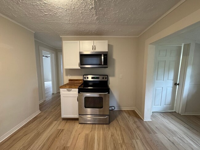 Building Photo - Renovated 3/1 House in North Rome- $1,095