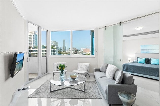 Building Photo - 300 South Pointe Dr