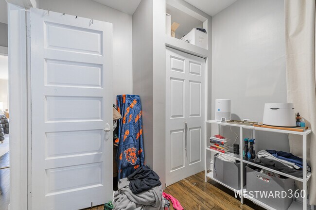 Building Photo - 3707 N Bosworth Ave