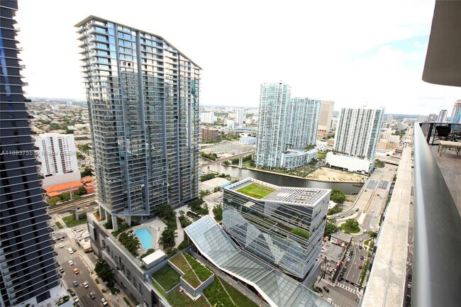 Building Photo - 801 S Miami Ave