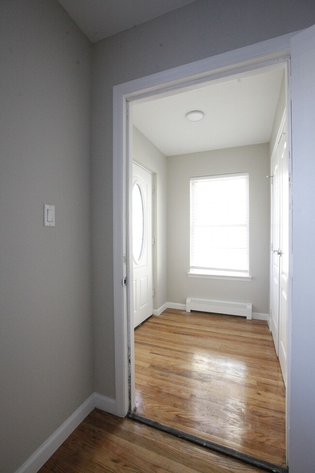 Building Photo - 529 S 11th Ave