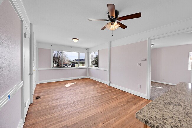 Building Photo - $2,240.95, $200 Off Cleaning Voucher, 4 Beds 1 Bath Single Family Home in Denver with Washer and ...