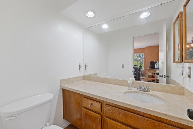 Building Photo - 1439 Summit Dr