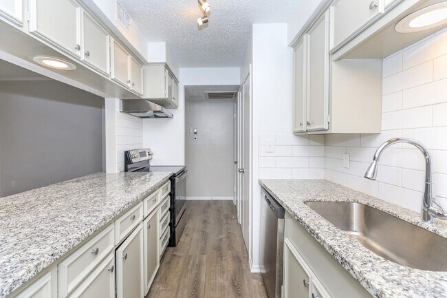 Building Photo - Bay House