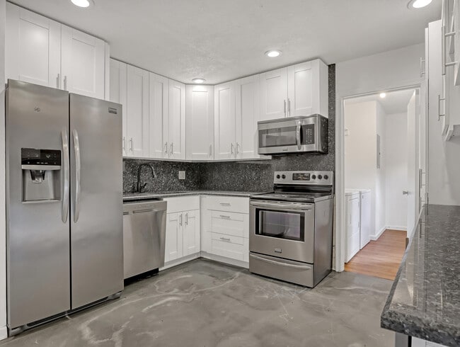 Building Photo - 9596 Richmond Cir