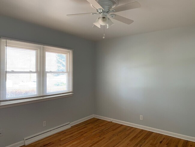 Building Photo - Wonderful 4 Bedroom 2 Bathroom Home in Eastridge!