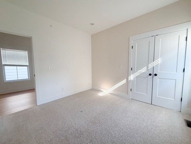 Building Photo - 4-Bedroom Home with Pool Access and Stainless Steel Appliances Near Downtown Cookeville