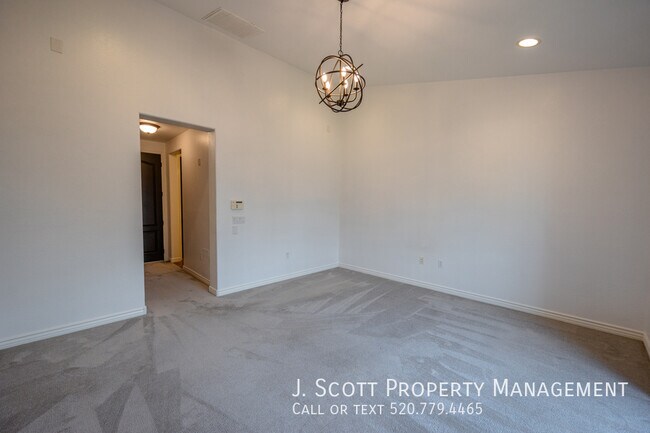 Building Photo - 2445 E Montecito Ave