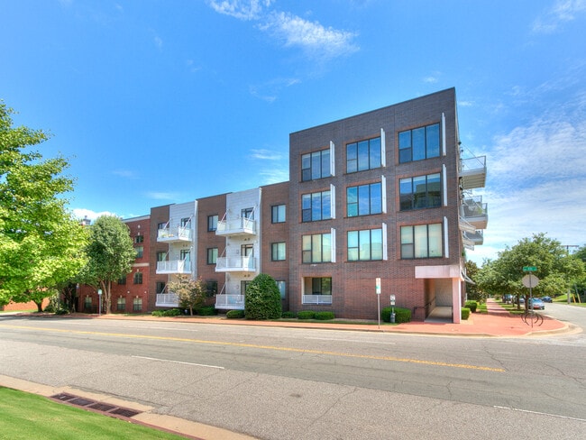 Building Photo - 444 N Central Ave