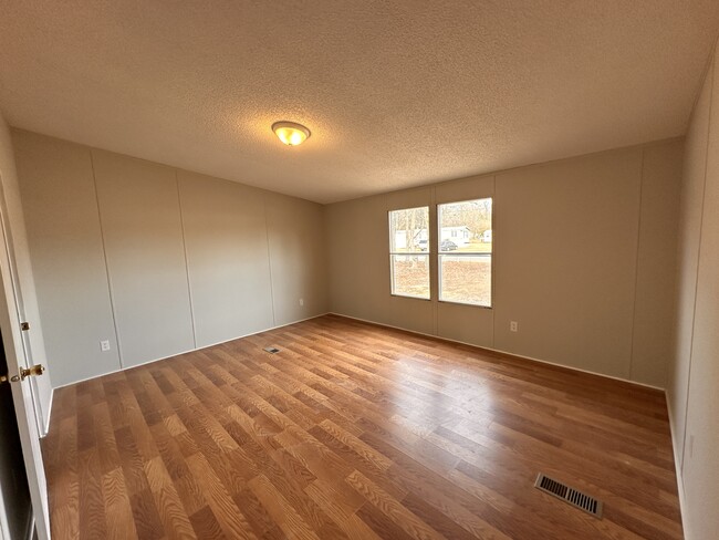 Building Photo - 113 Willow St