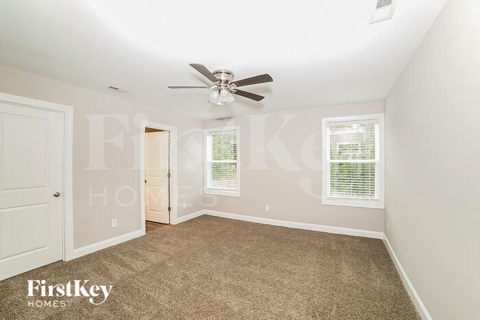 Building Photo - 131 Fir Dr