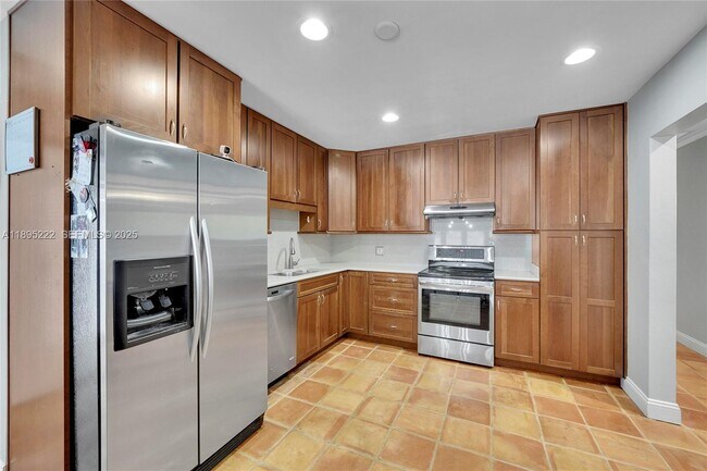 Building Photo - 1518 N Yale Dr