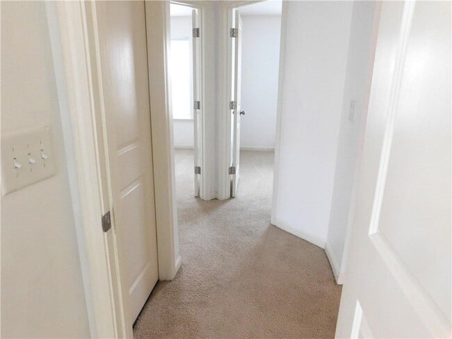 Building Photo - 887 Society Cir