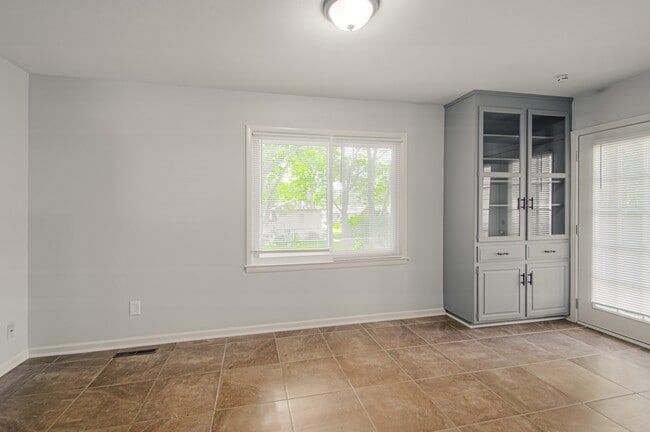 Building Photo - 9411 Fairwood Dr