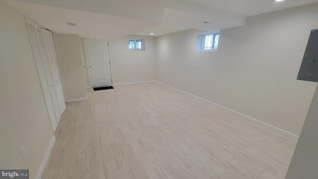 Building Photo - 531 Hilltop Terrace SE