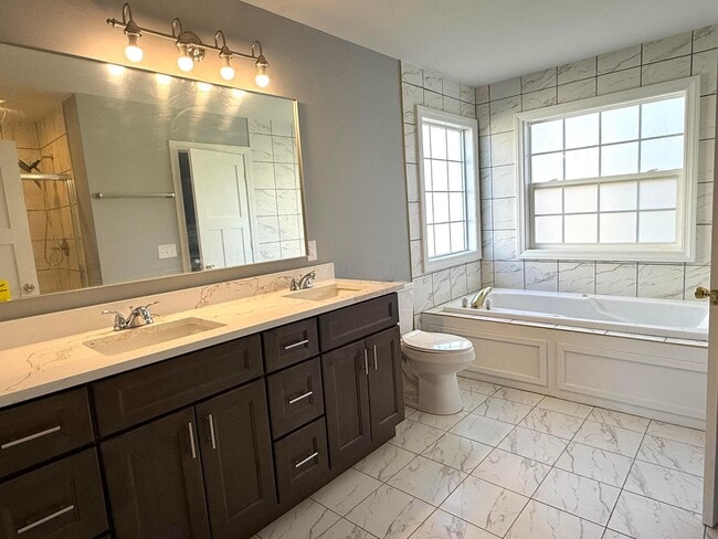Building Photo - 9465 Santa Clara Cir