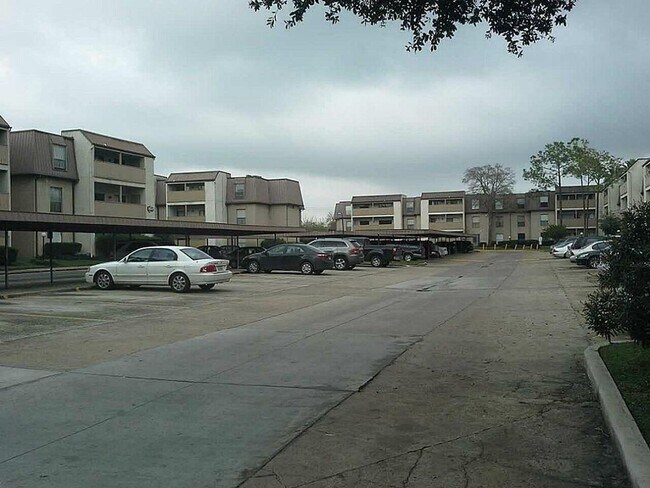 Primary Photo - Two Bedroom Condo Near Med Center!