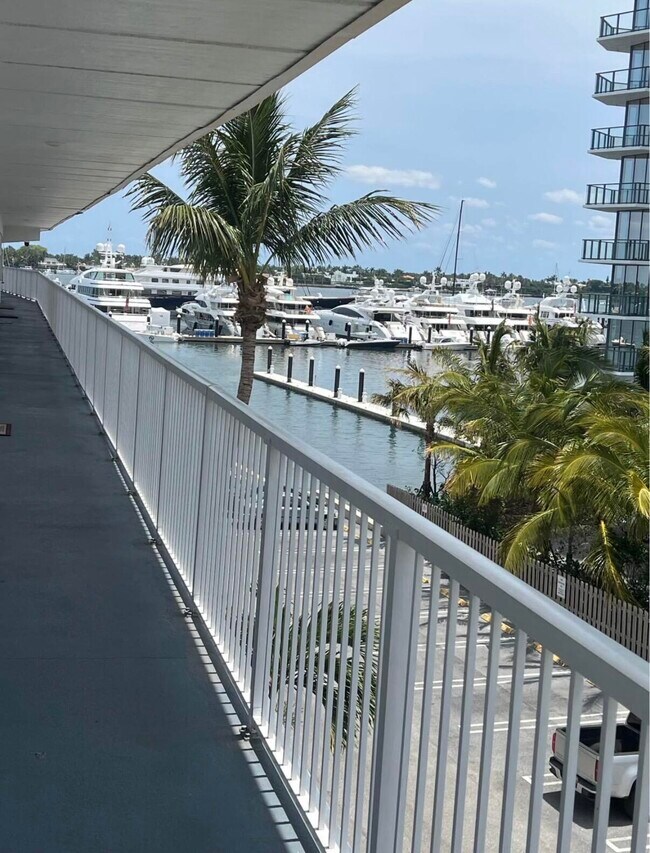 Building Photo - 4500 N Flagler Dr