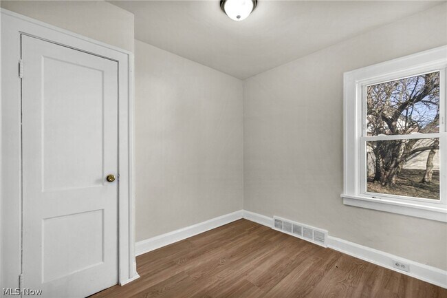 Building Photo - 4306 Buechner Ave