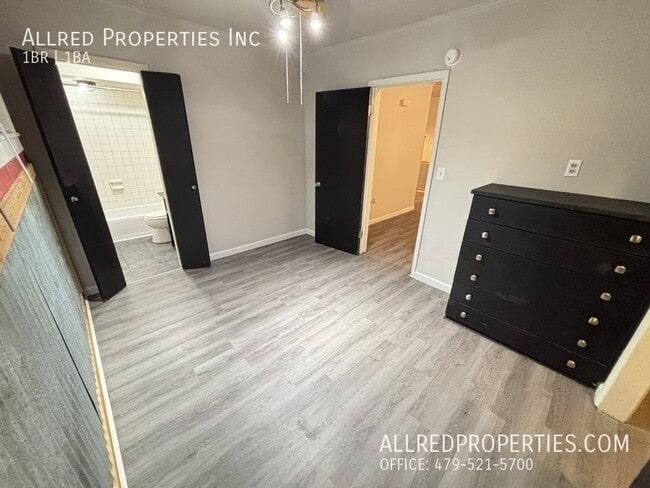 Building Photo - 621 N Leverett