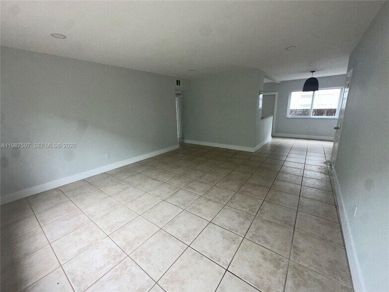 Building Photo - 8125 Hawthorne Ave