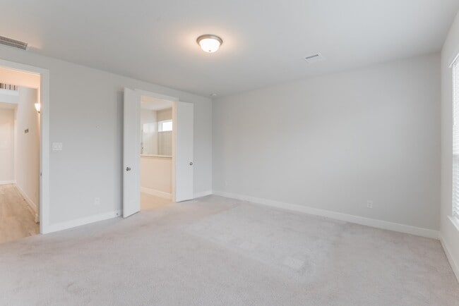 Building Photo - 146 Renodes Garden Ln