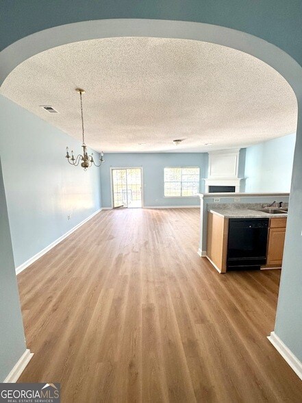 Building Photo - 3871 Pleasant Oaks Dr