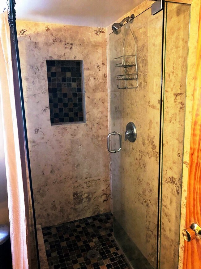 travertine walk-in shower - 2646 Ewing Ave