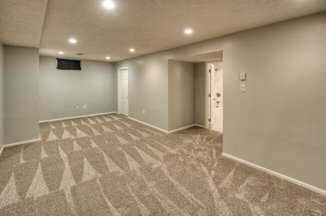 Building Photo - 5415 Poppleton Ave