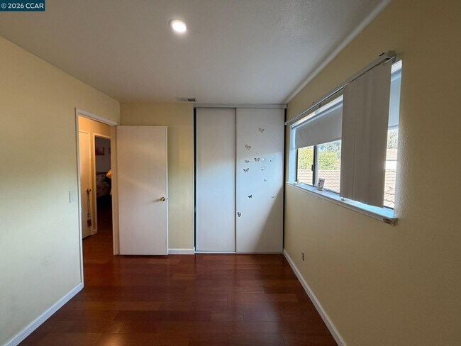 Building Photo - 6 Basin Ct