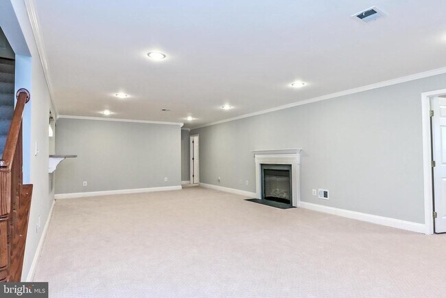Building Photo - 6916 Birkenhead Pl